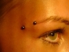 Augenbrauenpiercing